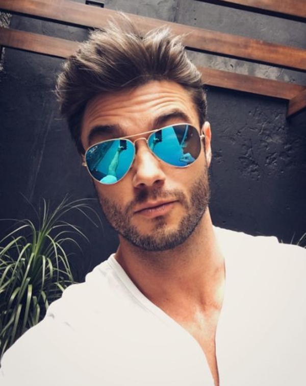 30 Best Selfie Poses for Guys to Look Charming Page 2 of 3 Machovibes