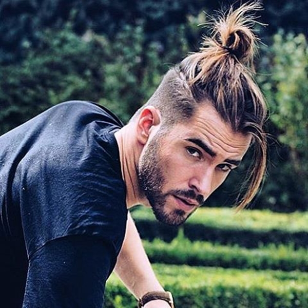 bun-hairstyle-men-which-suits-any-outfit