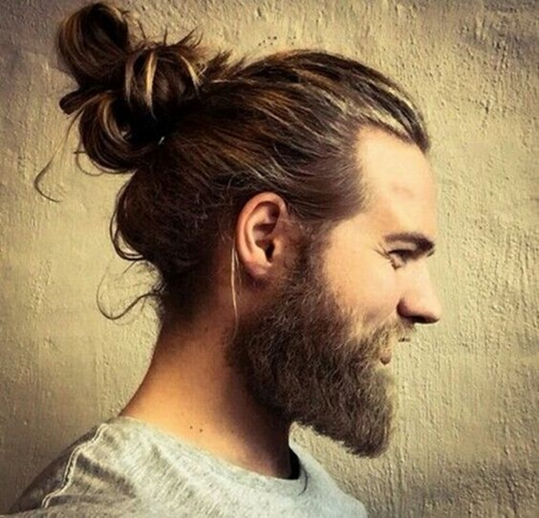 bun-hairstyle-men-which-suits-any-outfit