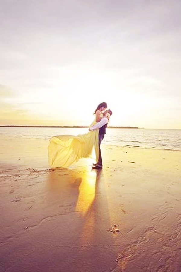 Symbolic-Beach-Photography-Poses-for-Men