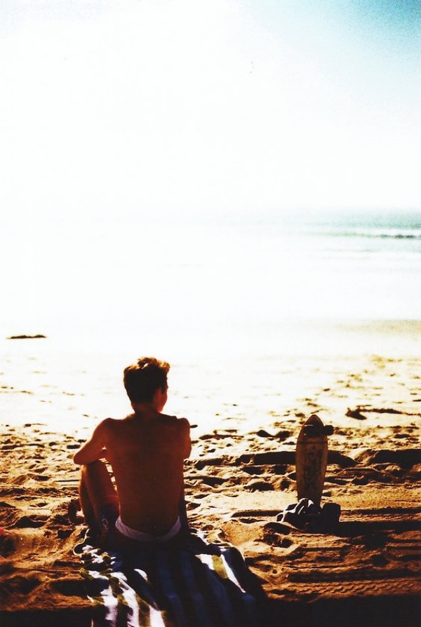 Symbolic-Beach-Photography-Poses-for-Men