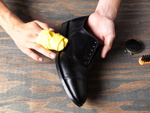 The One Minute Shoe Shine Trick Every Man Should Learn
