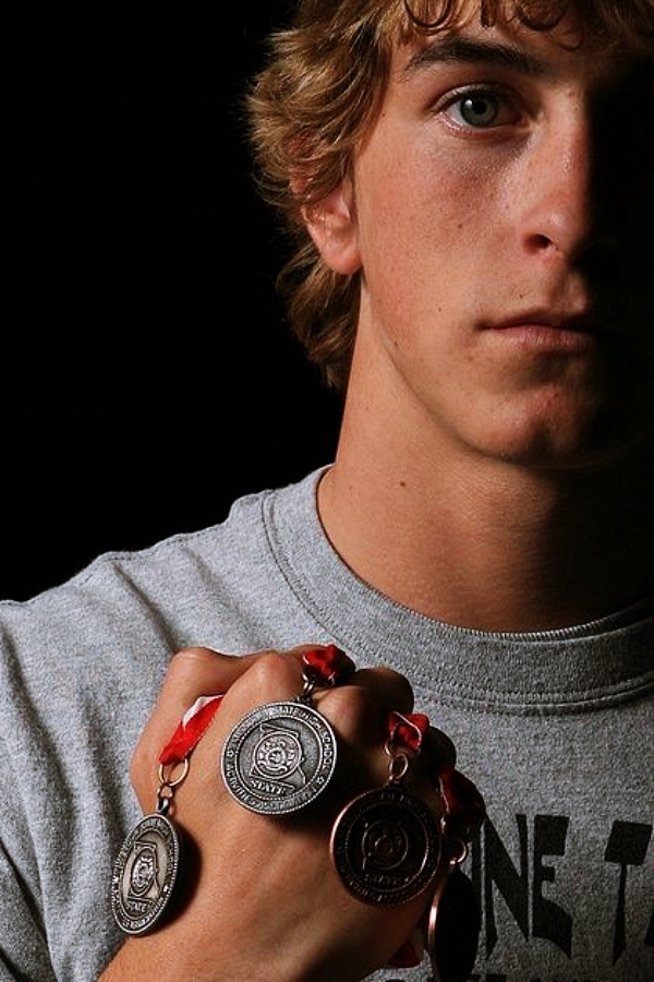 40-Best-Senior-Year-Picture-Ideas-For-Boys