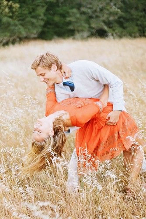 Best-Couple-Photo-Poses-For-Wedding-Anniversary
