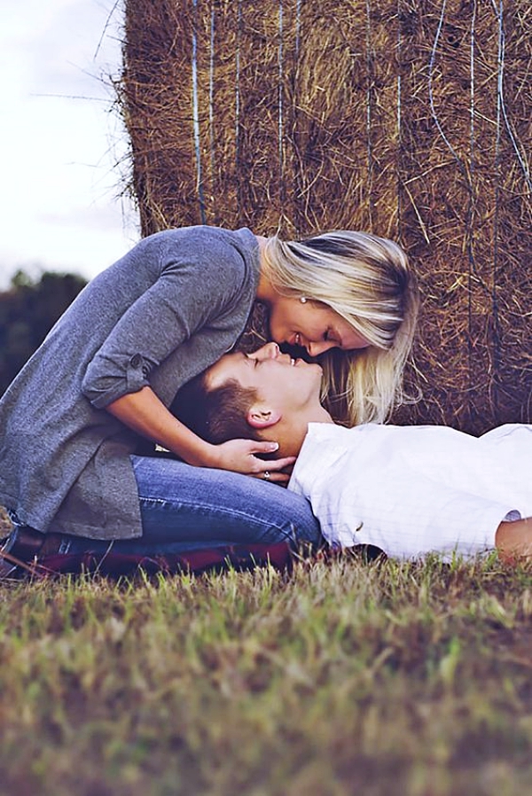 Best-Couple-Photo-Poses-For-Wedding-Anniversary