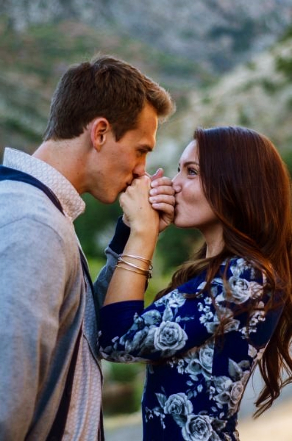 Best-Couple-Photo-Poses-For-Wedding-Anniversary