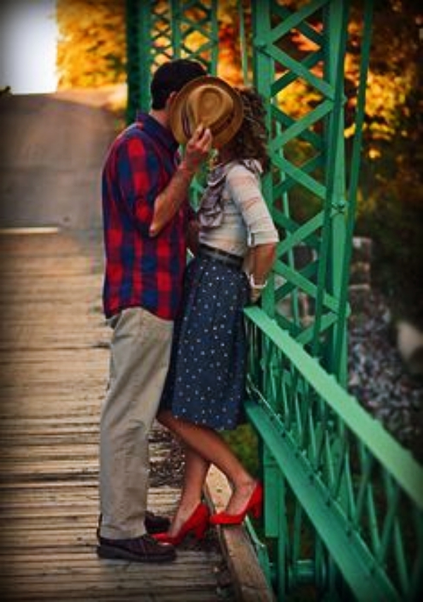 Best-Couple-Photo-Poses-For-Wedding-Anniversary