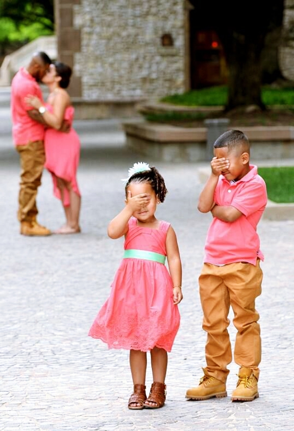 Best-Couple-Photo-Poses-For-Wedding-Anniversary