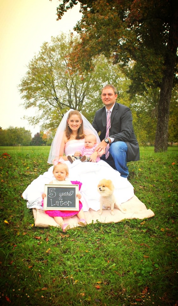 Best-Couple-Photo-Poses-For-Wedding-Anniversary