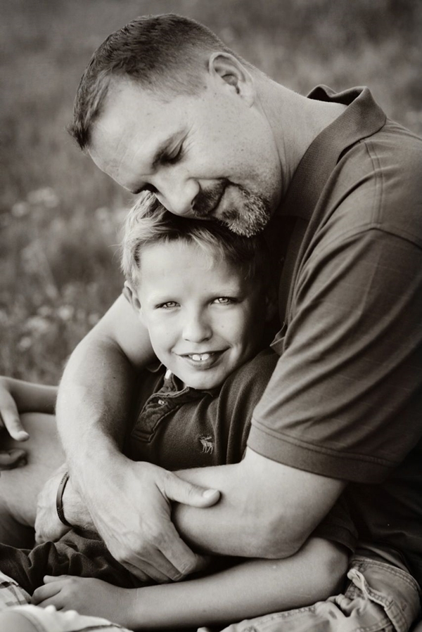 Best-Father-Son-Photography-Poses