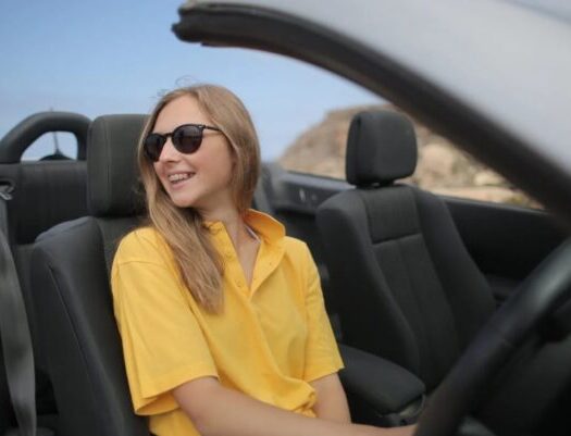 7 Reasons to Wear Sunglasses When Driving Long Distances
