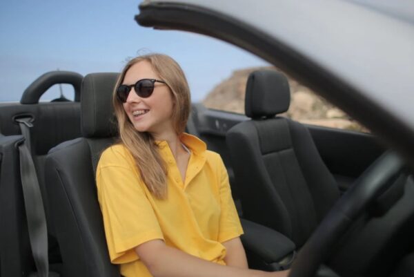 7 Reasons to Wear Sunglasses When Driving Long Distances