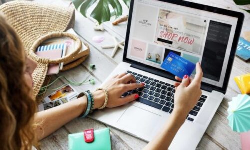 7 Smart Ways for Saving Money on Clothing When Shopping Online