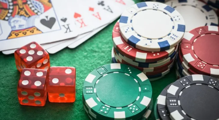 Gambling Online – What Are the Risks & How Does It Work?