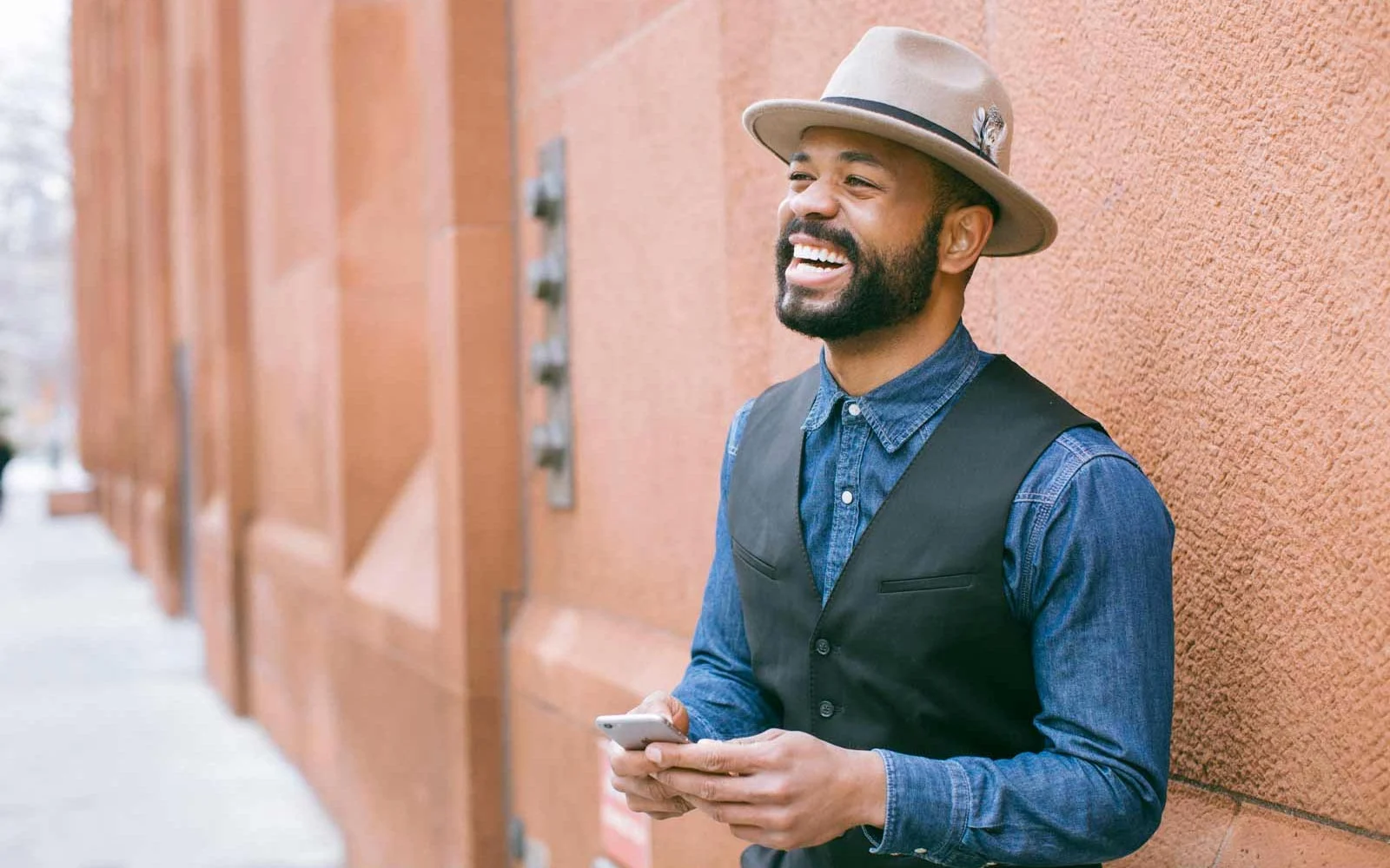 Should Men Start Wearing Hats Again? What Do the Ladies Think on This One