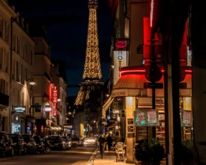 Nightlife in Paris For Single Men 2024: Explore Bars, Clubs, and Parties